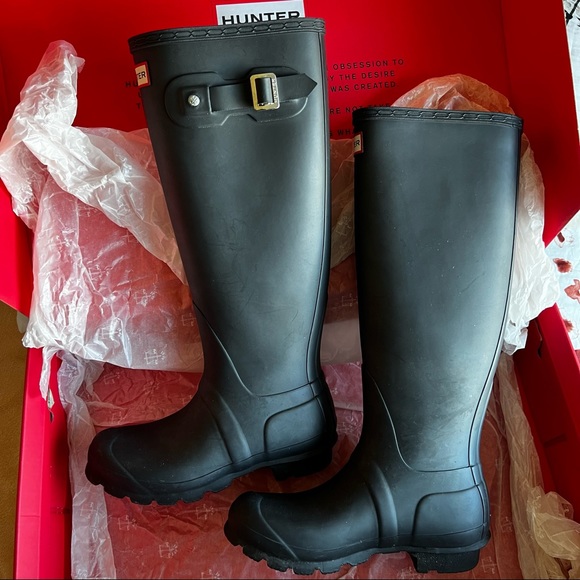 Hunter Shoes | Hunter Womens Original Tall Rain Boots in Black | Color: Black | Size: 5 | Amtran's Closet